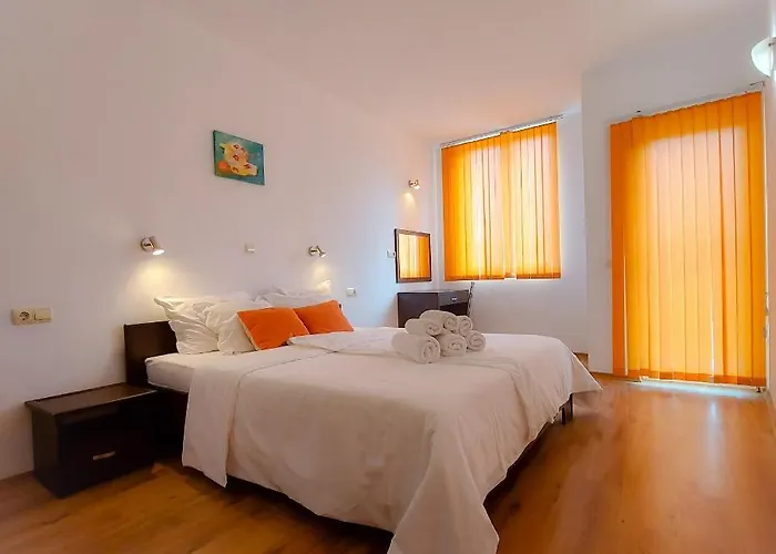 Sunny Holiday Apartments Nesebar